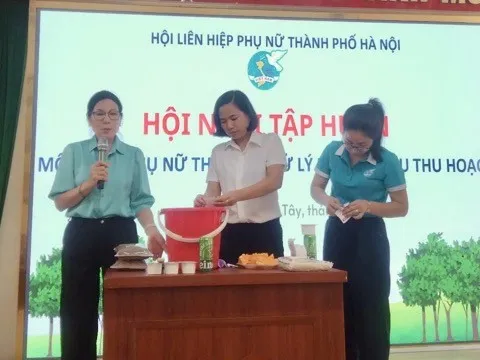 Gần 100 phụ nữ Sơn Tây được tập huấn mô hình “Phụ nữ tham gia xử lý rơm rạ sau thu hoạch”