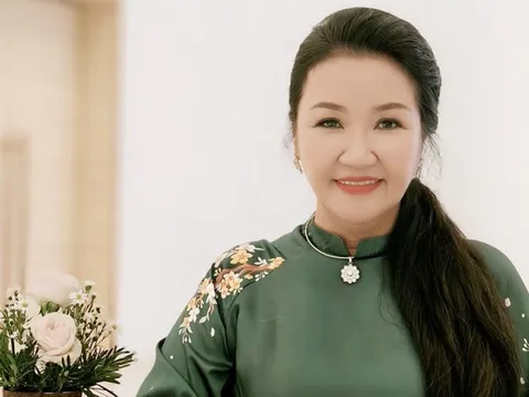 "Mẹ chồng quốc dân" tuổi U60 đắt show, được ông xã hết lòng yêu thương