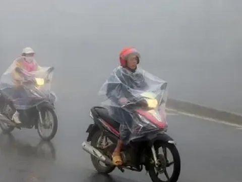 Cuối tháng 4 còn xuất hiện không khí lạnh "lạ thường" kèm mưa rất to