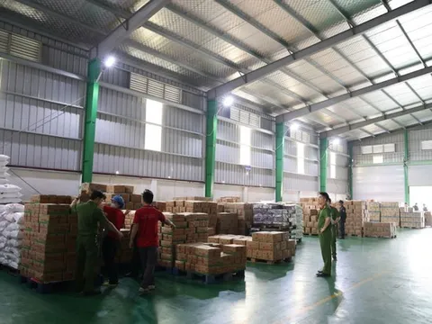 Thực phẩm giả 'len lỏi' qua nhiều đường tiêu thụ