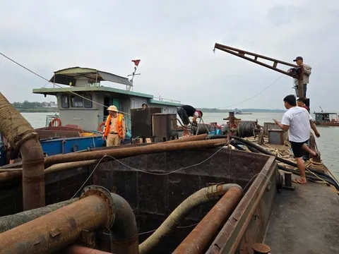 Tăng cường kiểm tra, xử lý phương tiện thủy gắn thiết bị khai thác cát trái phép