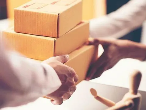 Chiếm đoạt tiền thu hộ của công ty, nam shipper bị "mời lên uống trà"