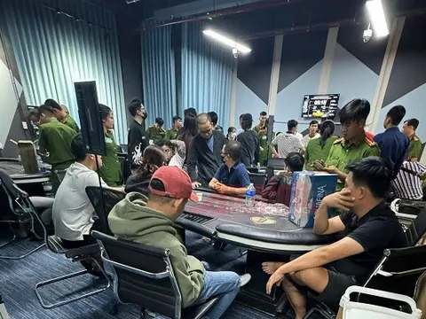 Triệt xóa tụ điểm đánh bạc hoạt động núp bóng câu lạc bộ Poker