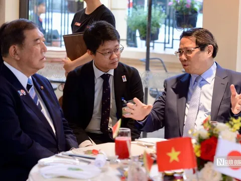 2 Thủ tướng Việt - Nhật cùng ăn sáng, uống cà phê và tham quan bảo tàng