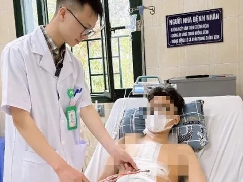 Cứu sống nam thanh niên bị dị vật kim loại tự chế đâm thấu tim