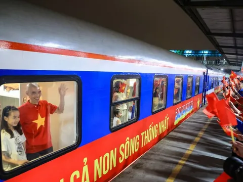 Chuyến tàu đặc biệt chào mừng ngày đất nước hoàn toàn giải phóng