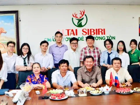 Từ bầu trời Hà Nội đến vũ trụ: Một trái tim Việt Nam