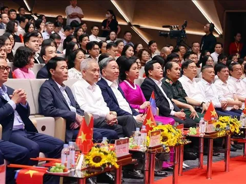 Tổng Bí thư Tô Lâm dự Chương trình nghệ thuật đặc biệt 'Đảng trong mùa Xuân đại thắng'