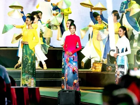 Hoa hậu Nguyễn Thanh Hà tự hào được góp mặt trong “Vang mãi khúc khải hoàn“