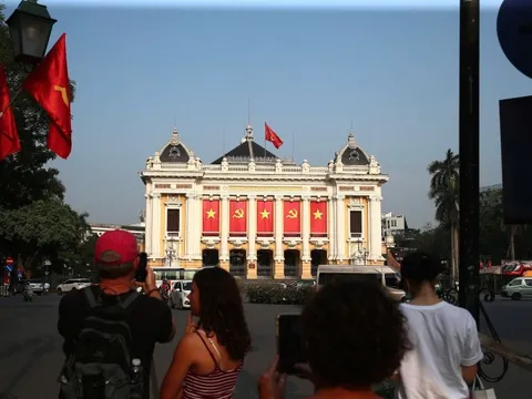 Chùm ảnh: Cả nước tưng bừng chào mừng kỷ niệm 50 năm Giải phóng miền Nam, thống nhất đất nước