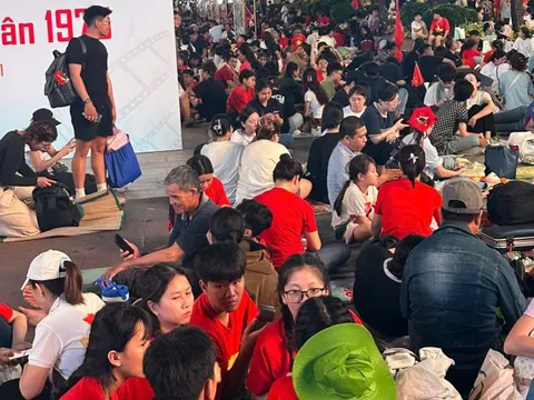 Người dân háo hức chờ đón lễ diễu binh, diễu hành ngày 30/4