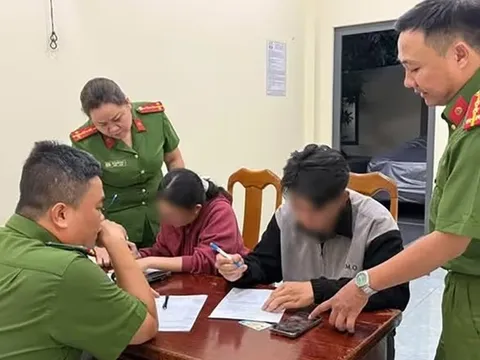 Đôi nam nữ quay clip dàn dựng cảnh mất điện thoại để câu view