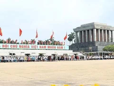 Hà Nội dành 50.000 suất quà tặng du khách, nhân dân viếng Lăng Bác dịp nghỉ Lễ 30/4 và 1/5