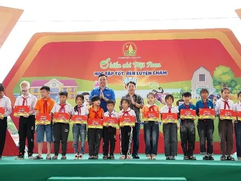 30 suất học bổng dành tặng các em thiếu nhi có hoàn cảnh khó khăn