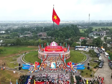 Quảng Trị trang trọng tổ chức lễ thượng cờ Thống nhất non sông
