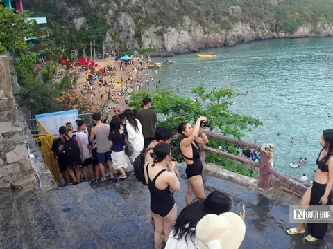 Khu du lịch Cát Bà đón hơn 50.000 lượt du khách trong 2 ngày đầu nghỉ lễ 30/4 - 1/5