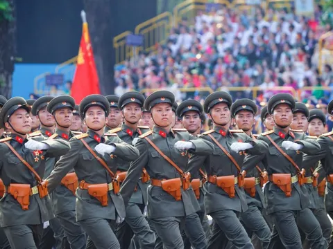 Chùm ảnh: Lực lượng Quân đội tham gia diễu binh, diễu hành kỷ niệm 50 năm thống nhất đất nước