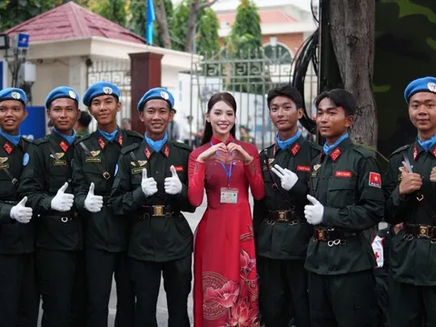 Dàn Hoa hậu xúc động chia sẻ cảm xúc khi tham gia diễu hành