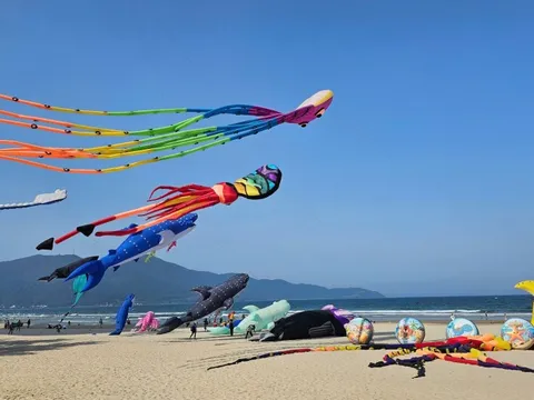 Đà Nẵng rộn ràng mùa du lịch biển