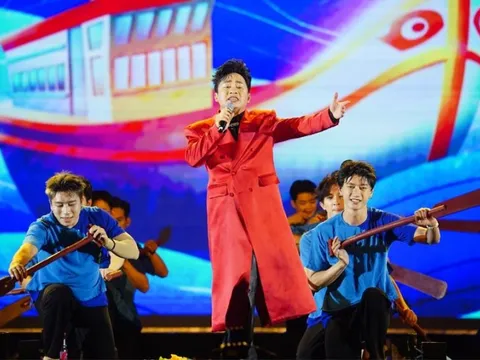 Sân khấu Legend Fest 2025: Tùng Dương đầy nội lực, Chi Pu bùng cháy