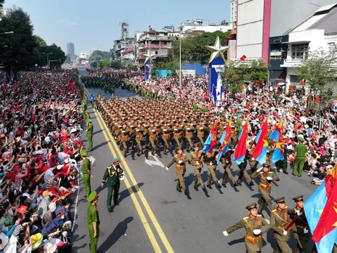 Chùm ảnh: Lan tỏa cảm xúc tự hào, thiêng liêng trong từng nhịp bước diễu binh
