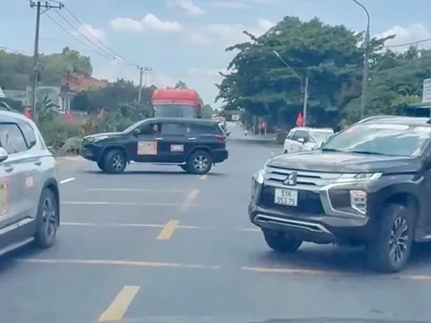 Xác minh vụ 2 ô tô chắn ngang Quốc lộ 20 cho đoàn xe doanh nhân đi qua