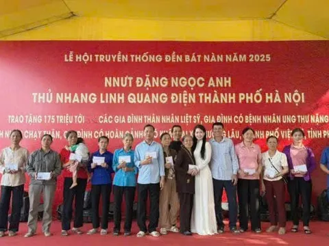 Hoa hậu Thương hiệu Việt Nam Thanh Hải ủng hộ bệnh nhân ung thư nhân Lễ hội Đền Bát Nàn 2025
