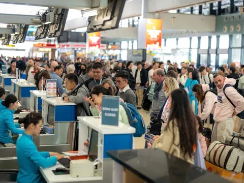 Khách đi máy bay tăng 30% so với cùng kỳ trong 5 ngày nghỉ lễ