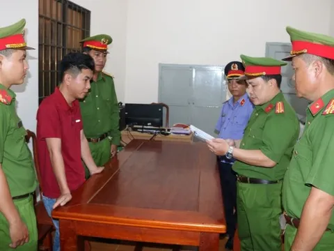 Khởi tố 2 cha con "vẽ" dự án nạo vét sông để lừa 10 tỷ đồng