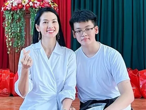 Diện mạo con trai siêu mẫu Anh Thư ở tuổi 18 gây chú ý