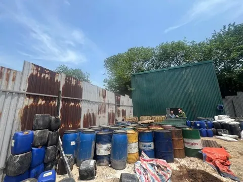 Hà Nội: Khởi tố vụ án xả dầu thải tái chế ở huyện Gia Lâm