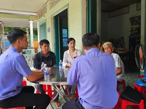 VKSND Tối cao đến kiểm tra hiện trường vụ tai nạn giao thông ở Vĩnh Long