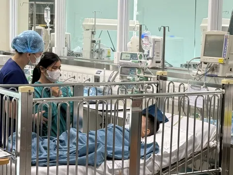 Đình chỉ một số nhân viên y tế vụ bị tố 'nộp đủ tiền mới cấp cứu người bệnh'