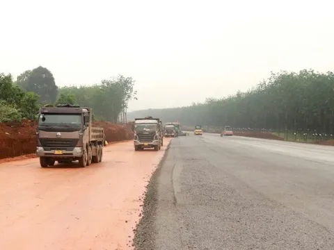 Gấp rút thi công tuyến chính cao tốc Vạn Ninh-Cam Lộ qua tỉnh Quảng Trị