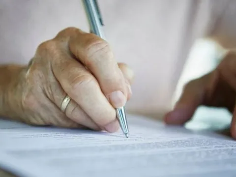 Di chúc bị tẩy xoá, có được coi là hợp pháp?