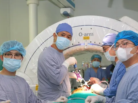 Ứng dụng robot - Giải pháp tổng thể trong phẫu thuật bệnh lý cột sống