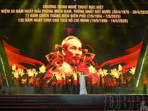 Ấn tượng chương trình nghệ thuật đặc biệt Non sông gấm vóc - Một dải vinh quang