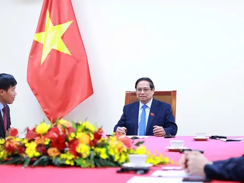 Thủ tướng Phạm Minh Chính điện đàm với Thủ tướng Singapore