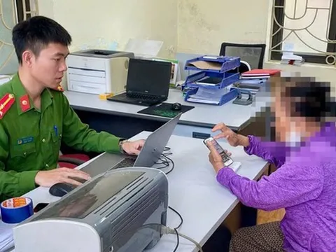 Tức tốc ra ngân hàng chuyển khoản sau cuộc gọi video của công an rởm, cụ bà U80 suýt mất 200 triệu đồng