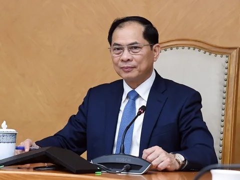 Việt Nam làm gì để duy trì thế cân bằng giữa các trung tâm quyền lực lớn?