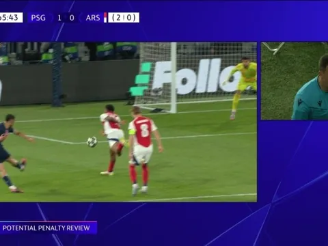 Phản ứng bất ngờ của CĐV Arsenal trước quả phạt đền của PSG