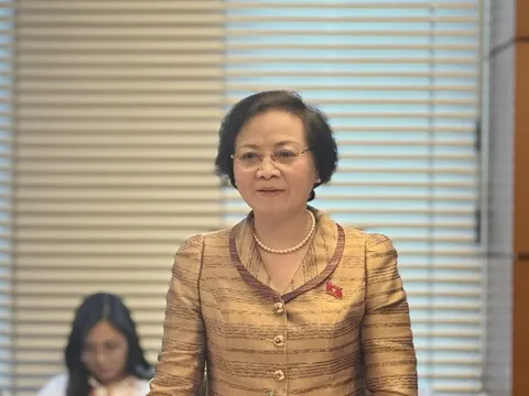 Bộ trưởng Bộ Nội vụ lý giải vì sao vẫn giữ ngạch công chức