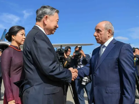 Tổng Bí thư đến Baku, bắt đầu thăm cấp Nhà nước Azerbaijan