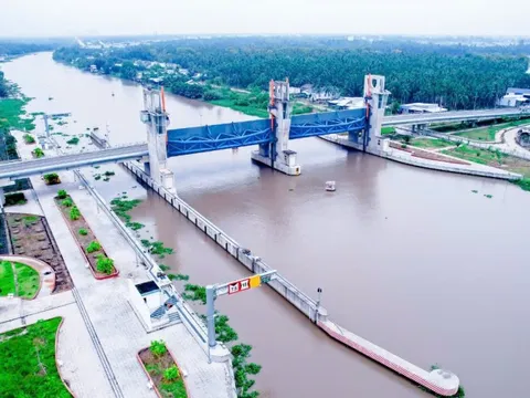 ĐBSCL tranh thủ lấy nước phục vụ sản xuất và kiểm soát hạn mặn