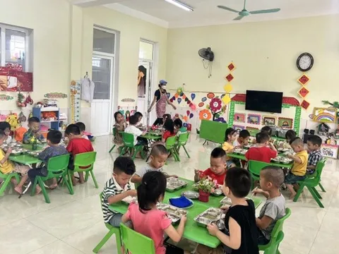 Từ 1/5, trẻ em nhà trẻ, học sinh bán trú được hỗ trợ tiền ăn trưa