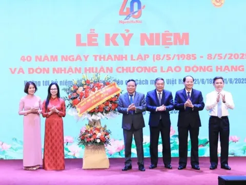 Tạp chí Người Hà Nội kỷ niệm 40 năm ngày thành lập và đón nhận Huân chương Lao động hạng Nhì
