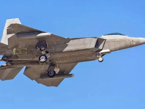 Tiêm kích F-22: "Quái thú" bầu trời nay sẽ thêm phần nguy hiểm