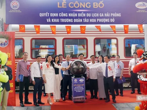 Hải Phòng: Khai trương đoàn tàu chất lượng cao Hoa Phượng Đỏ