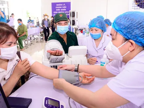 Miễn viện phí toàn dân: Chú trọng phát triển y tế cơ sở, thu hút bác sĩ giỏi về tuyến dưới