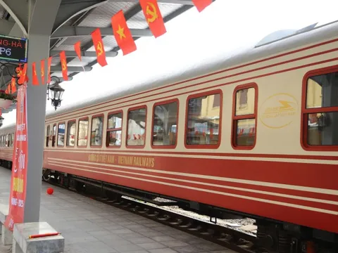 Khai trương đoàn tàu chất lượng cao 'Hoa Phượng đỏ' kết nối Hà Nội – Hải Phòng